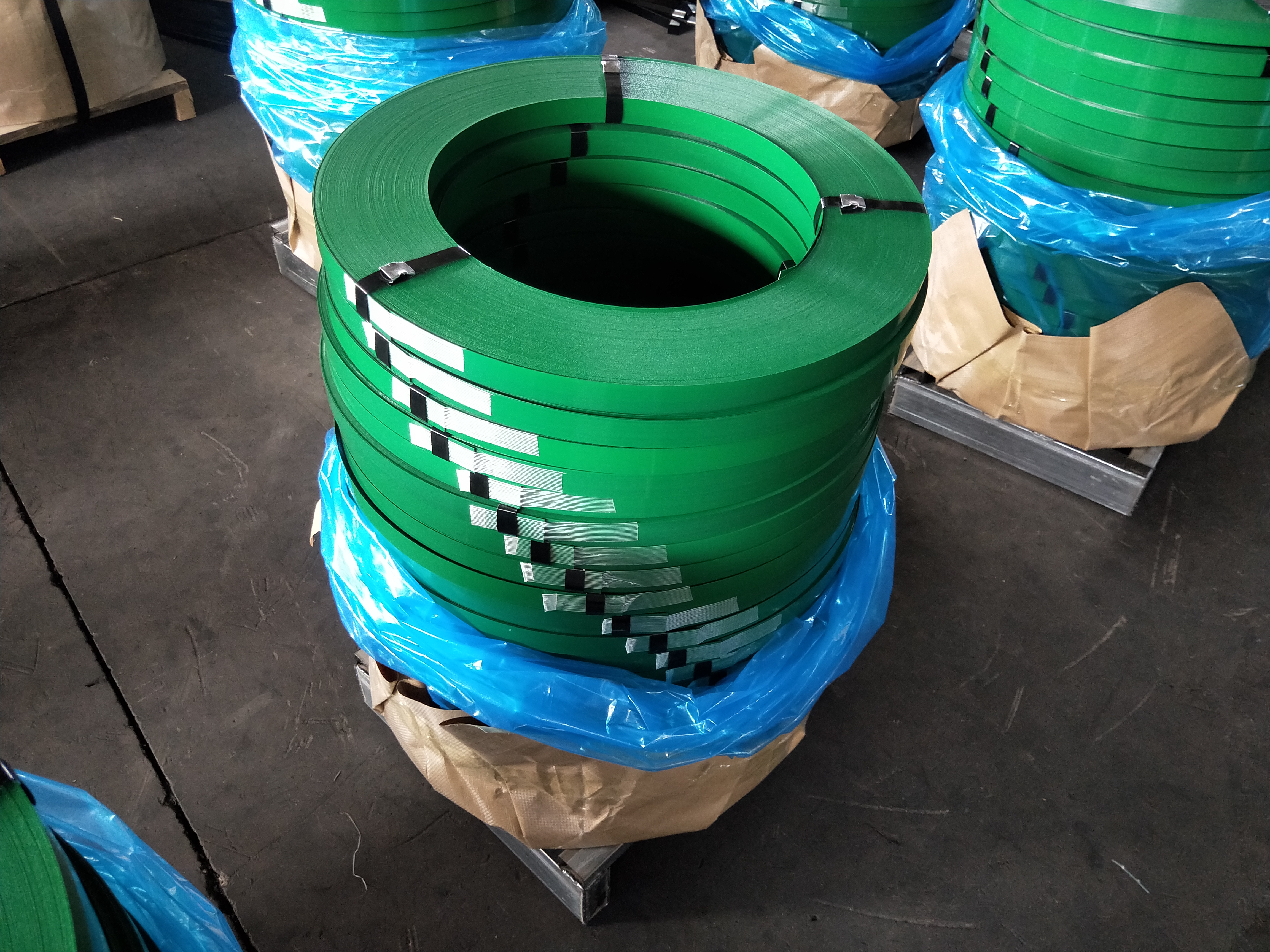 Color Painted and Waxed Steel Strapping (图2) Color Painted and Waxed Steel Strapping (图2)